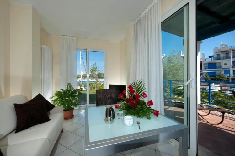 2 Bedrooms Cottage