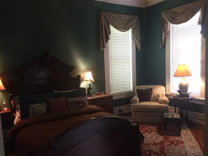 Belle Oaks Inn