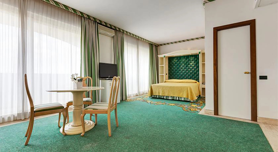 Hotel Aris Garden