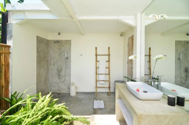 "stunning 4 Bedrooms Private Pool Villa in Canggu"