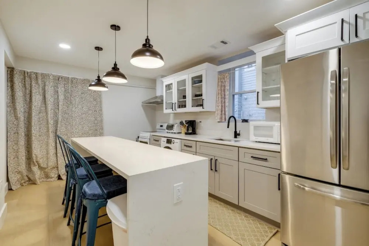 Walk to Metro & Dtwn Silver Spring! Sleek Apt