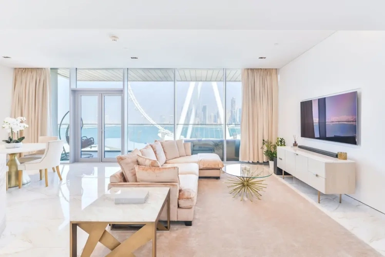 2 Bedrooms Luxury Apartment with balcony and with sea view