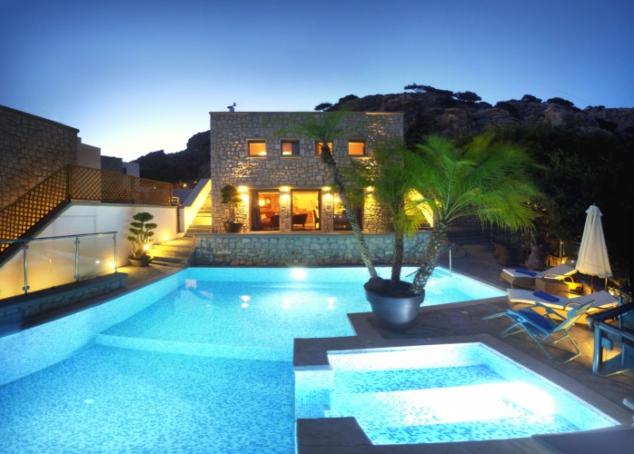 2 Bedrooms Villa