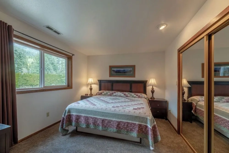 1 Bedroom Comfort Suite with mountain view