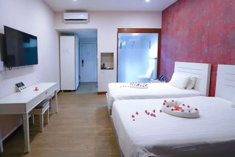 Cristal Itsandra Beach Hotel
