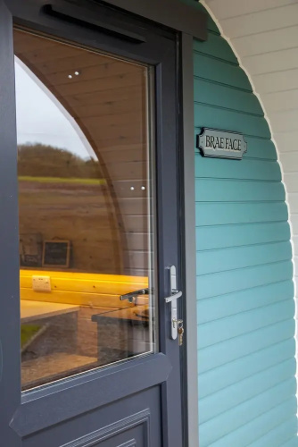 Arnprior Glamping: Brae Face