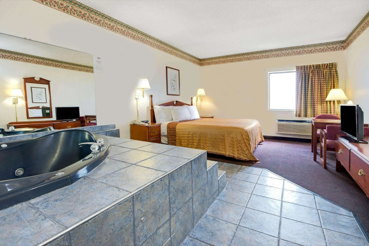 Travelodge by Wyndham St. Louis
