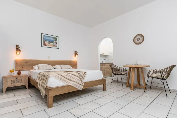 2 Bedrooms Basement Apartment with garden view