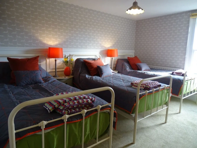 Standard Triple room