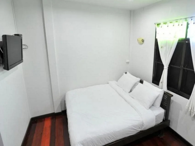 Huan Esan Place