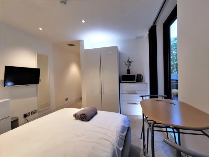Double Room with Balcony - 3b