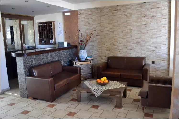 La Luna Apartments