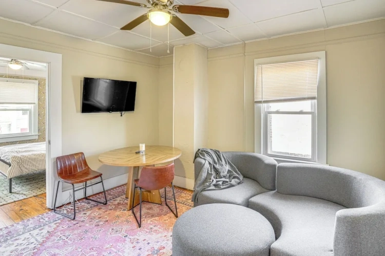 2 Bedrooms Apartment