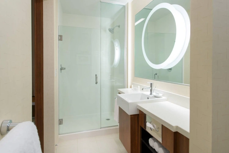 2 Bedrooms Suite with courtyard view
