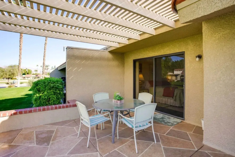 Golf Course View & Pool Access: Palm Desert Condo