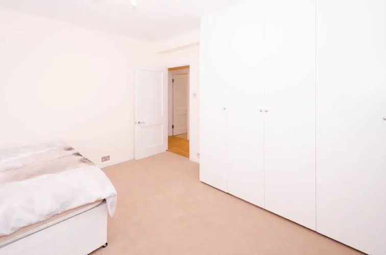 Seymour Place Apartment