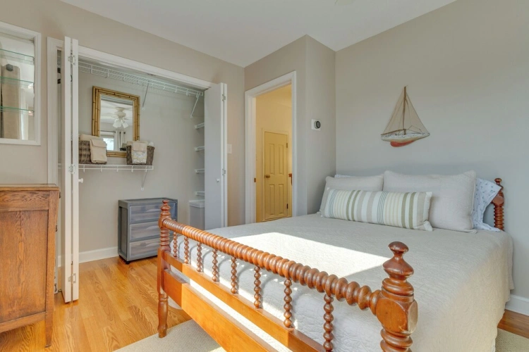 4 Bedrooms Cottage