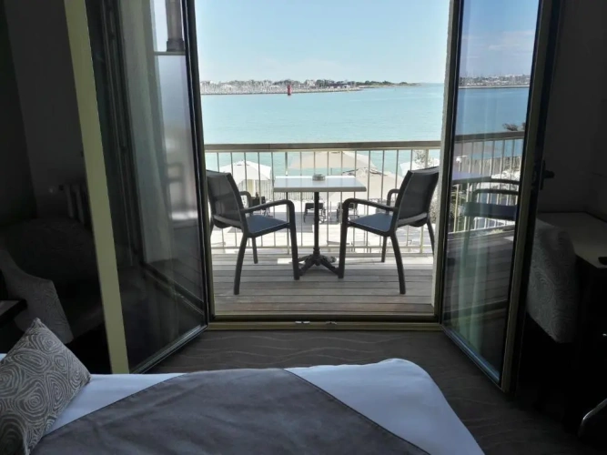 Superior Double room with balcony and with sea view