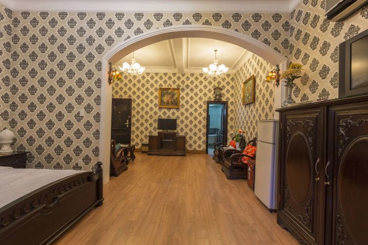 Dragon Hotel