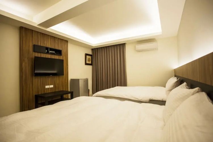 Ice homestay