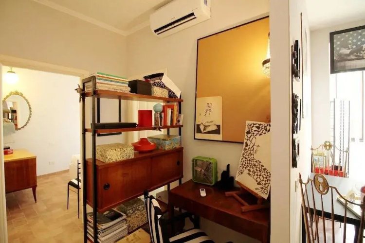 Groovy and Super-connected Apartment