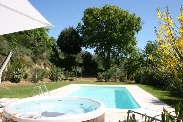2 Bedrooms Villa