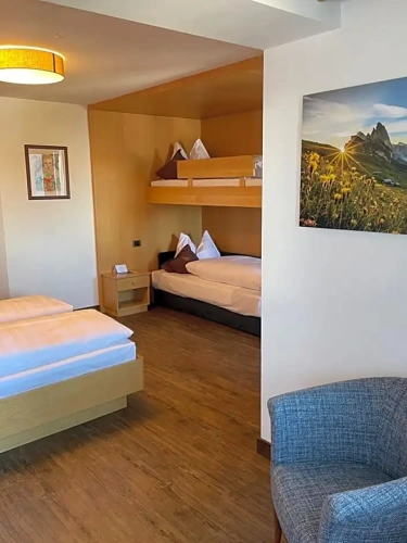 Standard Quadruple room with mountain view