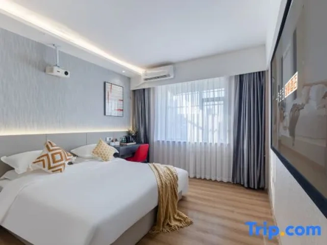 Standard Double room with lake view