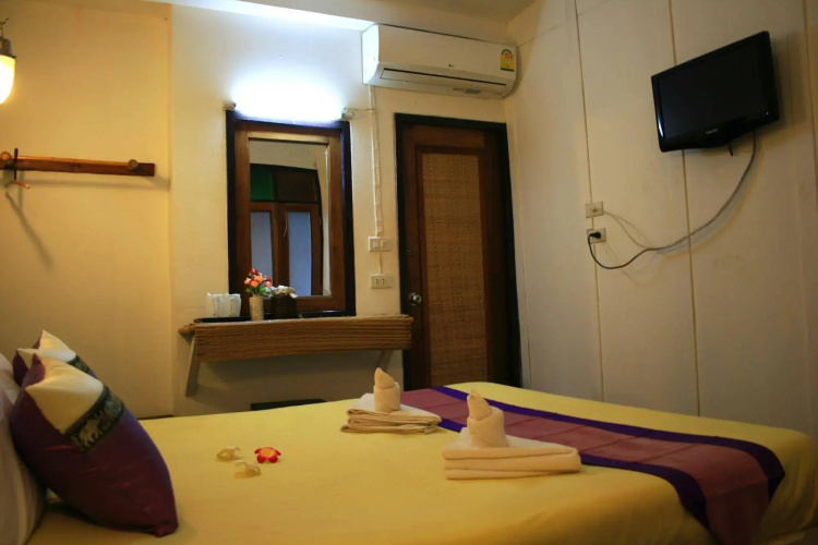 Pai Fah Boutique
