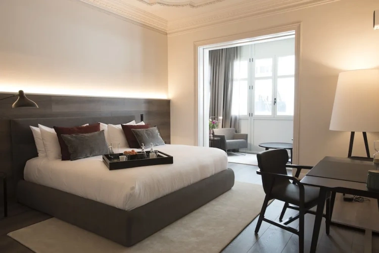 4 Bedrooms Premium Apartment