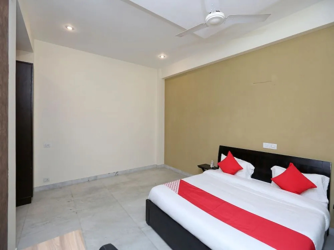 OYO 24323 Lakshmi Residency