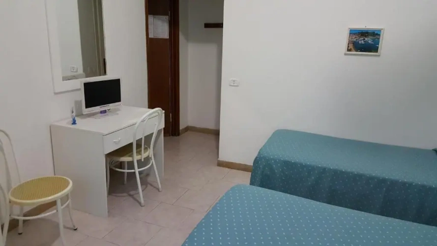 Economy Triple room