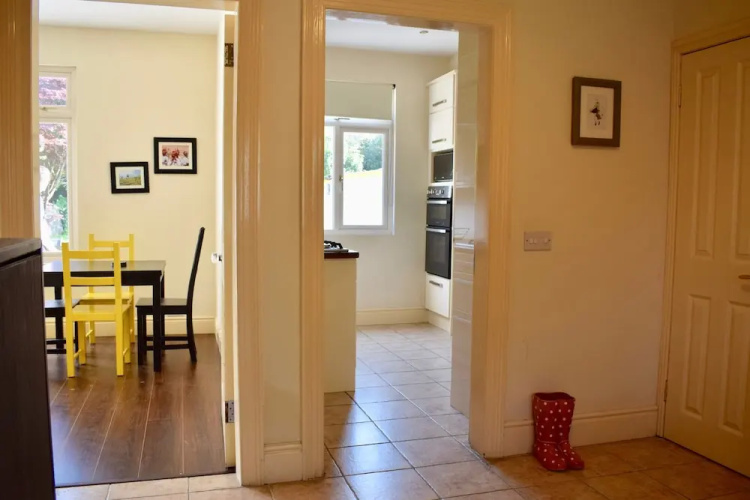 Garden 3 Bedroom Home With Parking