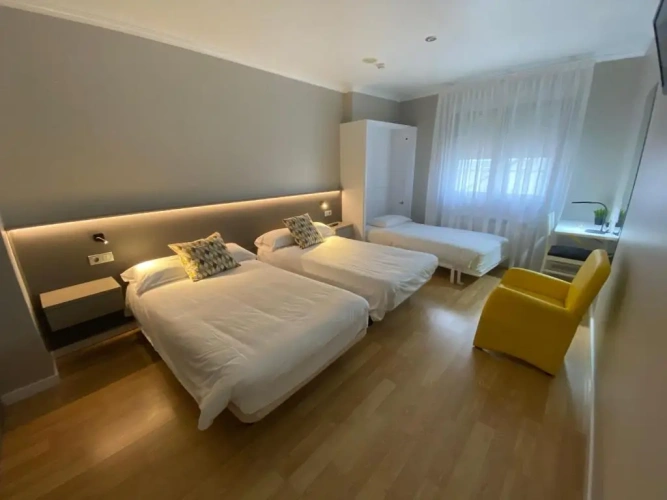 Standard Triple room