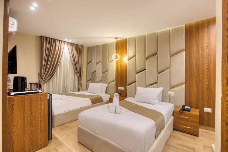 Golden Palm Sunrise Inn