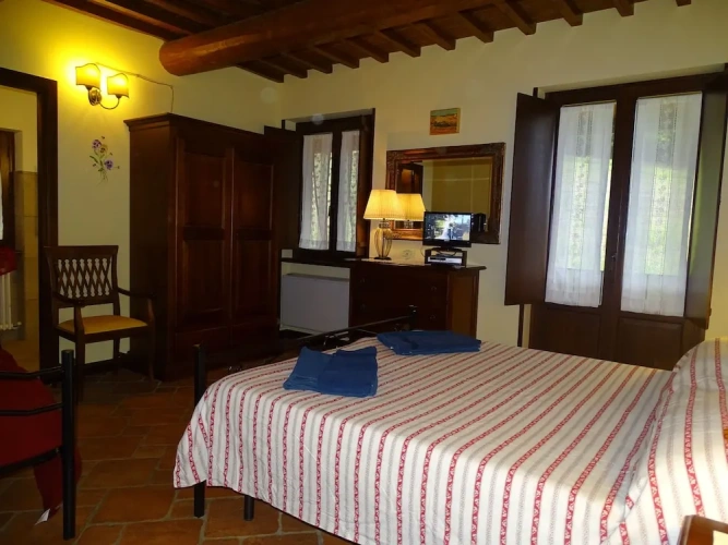 1 Bedroom Standard Quadruple Family room with land view