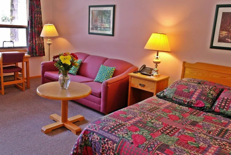 Colonial 900 Motel