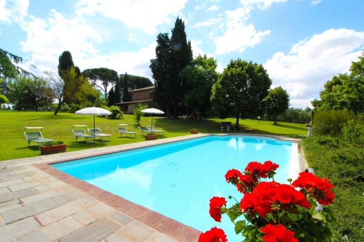 2 Bedrooms Villa