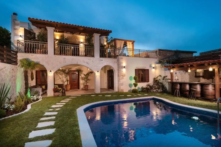 2 Bedrooms Villa