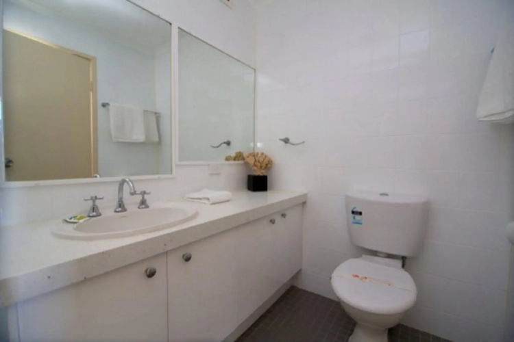 Crystal Beachfront Apartments