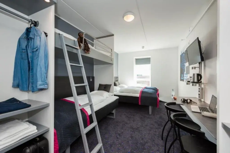 Commodore Family room