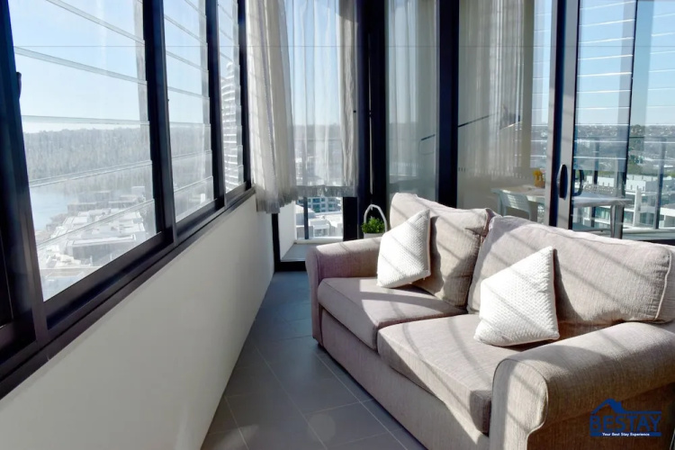 Designer Waterfront Home SH1206