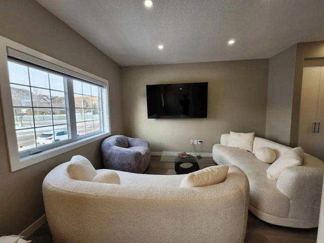 3 Bedrooms Apartment