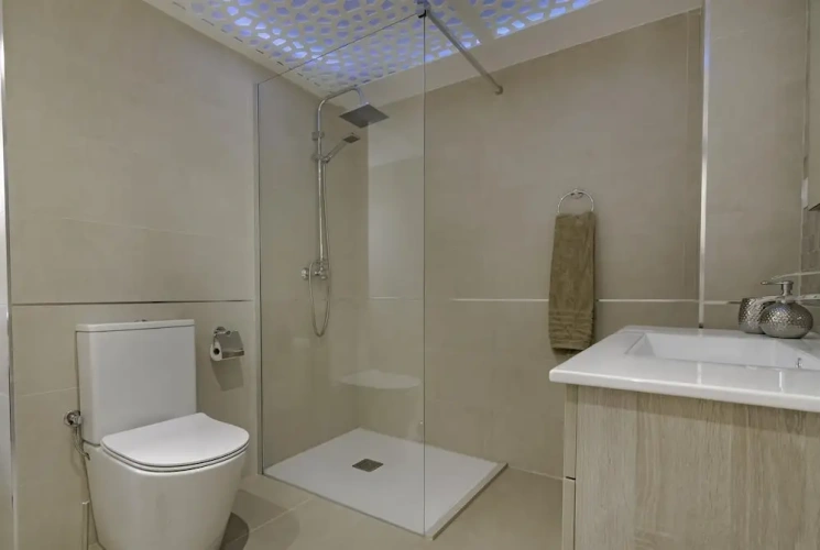 3 Bedrooms Apartment