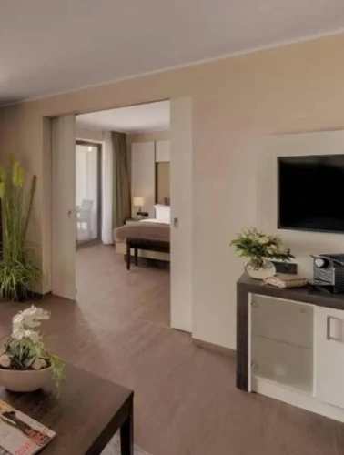 Deluxe Double room with balcony and with partial ocean view