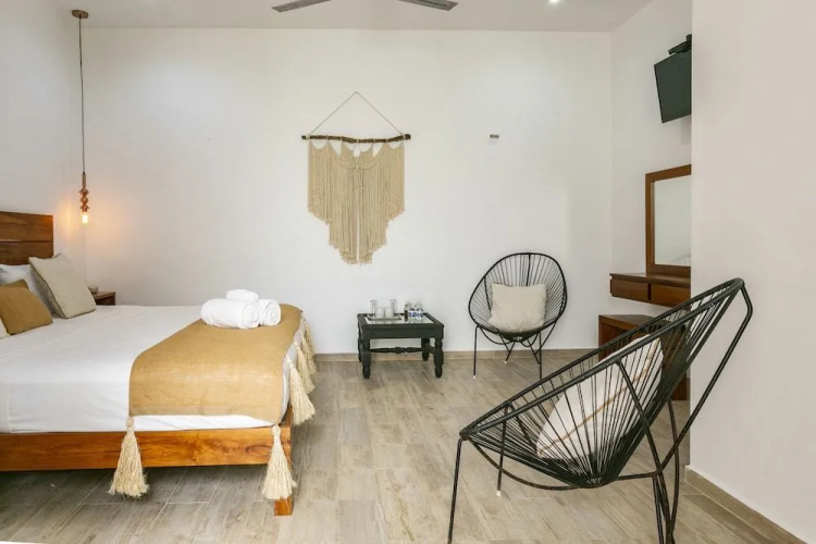 Standard Rooms by GuruHotel