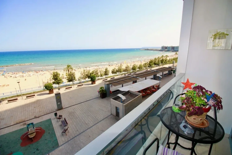 2 Bedrooms Apartment with balcony and with sea view