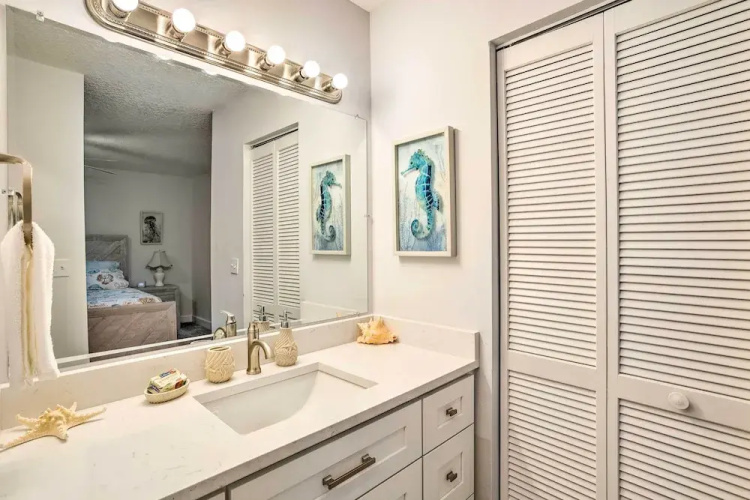 Jupiter Home w/ Patio & Grill ~ 6 Mi to Beach!