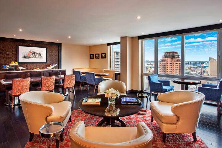 Sheraton LaGuardia East Hotel Over view