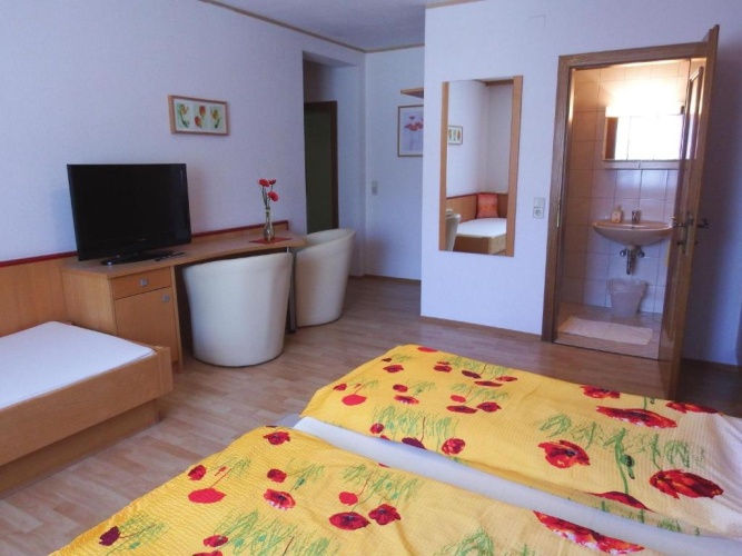 Standard Triple room